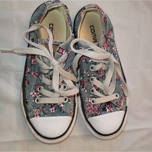 CONVERSE blue white floral roses low top all star chuck Taylor Youth Size 11